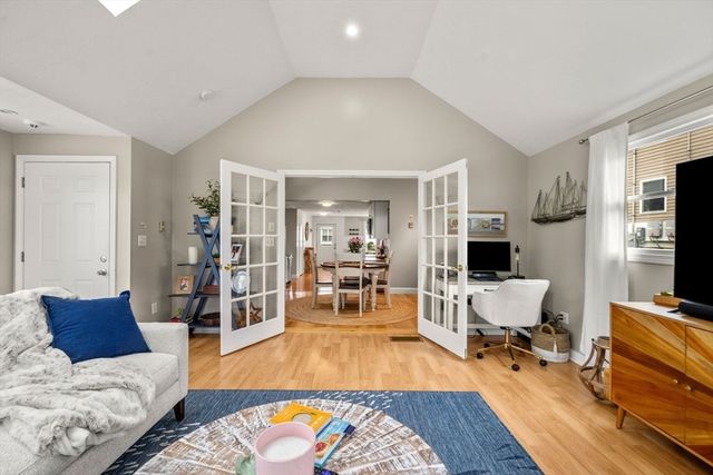 104 Seaview Dr, Plymouth, MA 02360