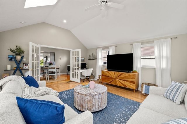 104 Seaview Dr, Plymouth, MA 02360