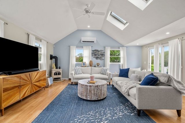 104 Seaview Dr, Plymouth, MA 02360