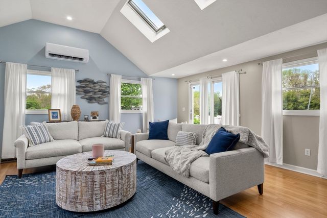 104 Seaview Dr, Plymouth, MA 02360