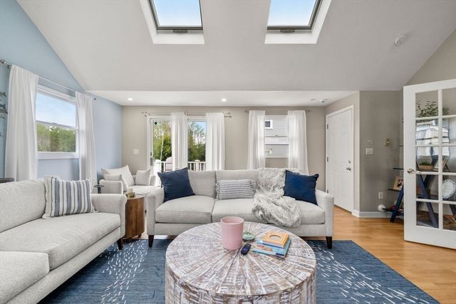 104 Seaview Dr, Plymouth, MA 02360
