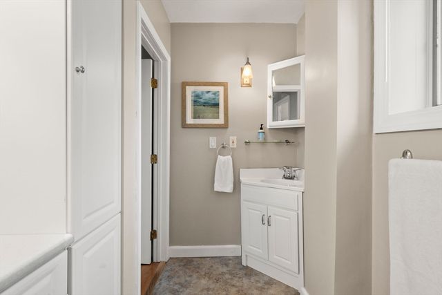 104 Seaview Dr, Plymouth, MA 02360
