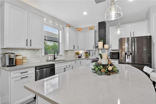 3573 E Hampton CIR, Alva, FL 33920