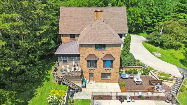 1131 Fourth Avenue, Dixon, IL 61021