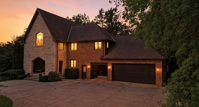 1131 Fourth Avenue, Dixon, IL 61021