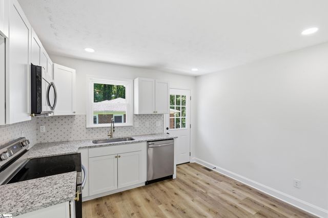 106 Mayfair Drive, Taylors, SC 29687
