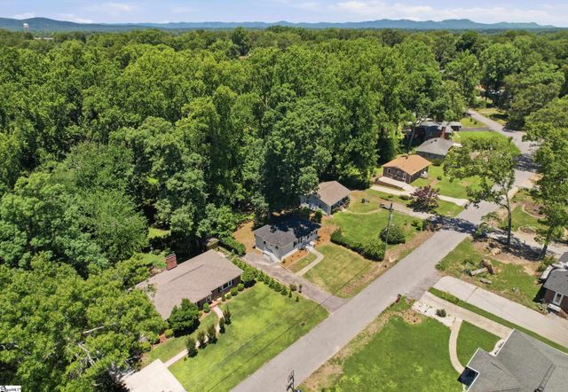 106 Mayfair Drive, Taylors, SC 29687