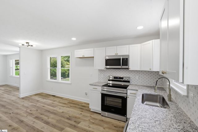 106 Mayfair Drive, Taylors, SC 29687