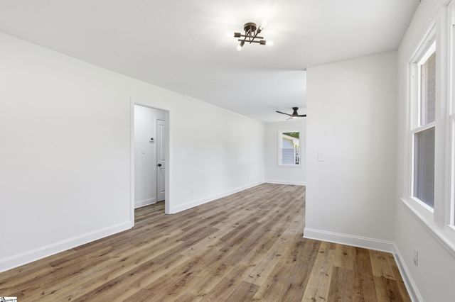 106 Mayfair Drive, Taylors, SC 29687