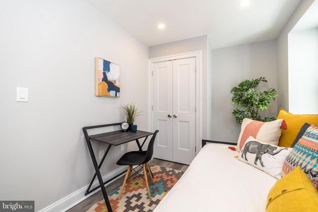 160 SHURS LN, Philadelphia, PA 19127