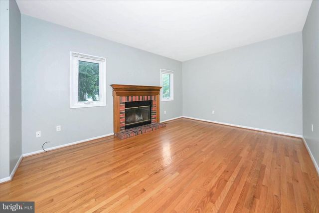 8 FOXTAIL CT, Newark, DE 19711