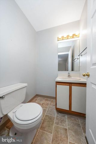 8 FOXTAIL CT, Newark, DE 19711
