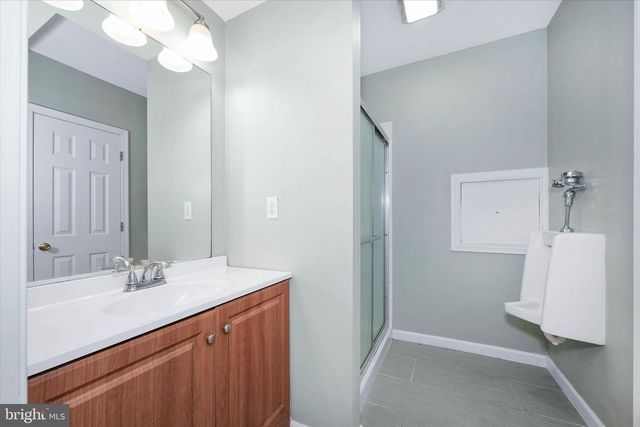 8 FOXTAIL CT, Newark, DE 19711