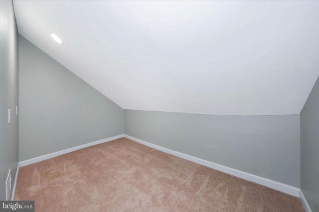 8 FOXTAIL CT, Newark, DE 19711