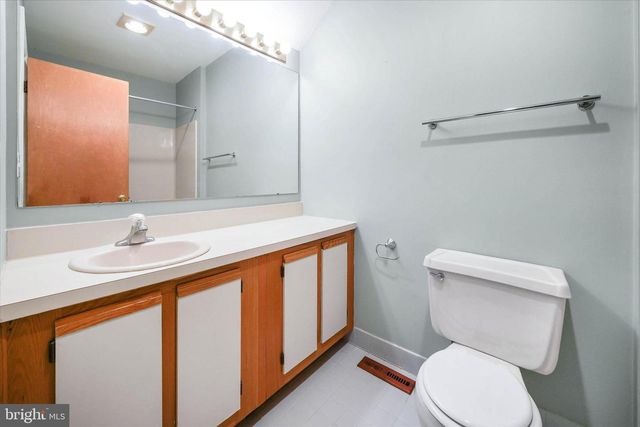 8 FOXTAIL CT, Newark, DE 19711