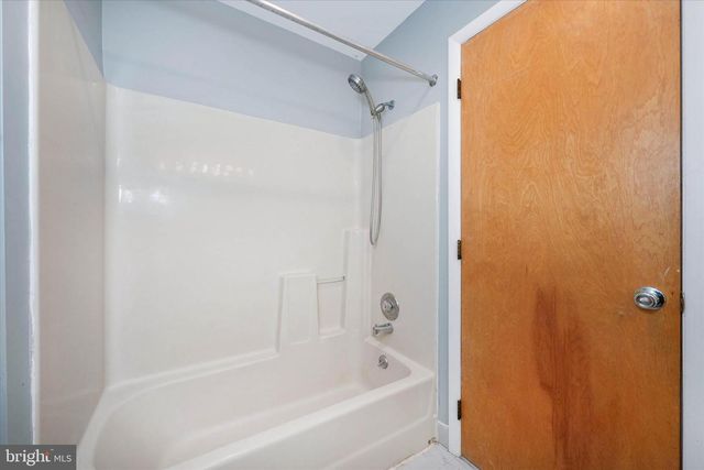 8 FOXTAIL CT, Newark, DE 19711