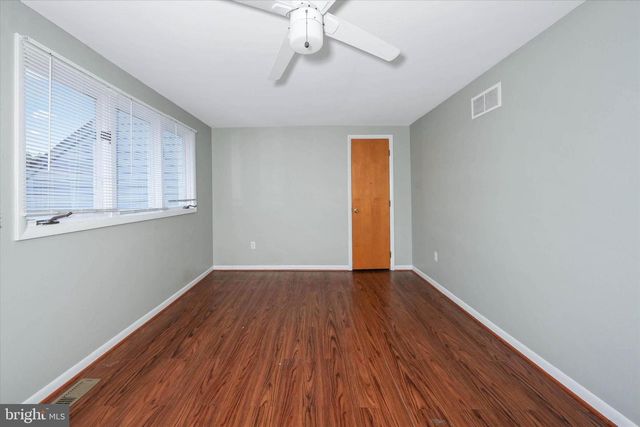 8 FOXTAIL CT, Newark, DE 19711