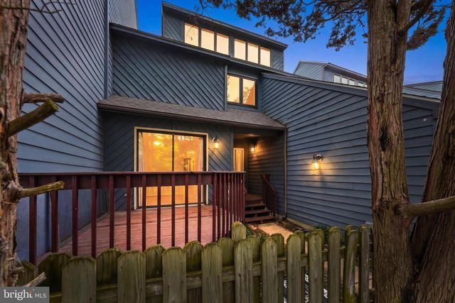 8 FOXTAIL CT, Newark, DE 19711