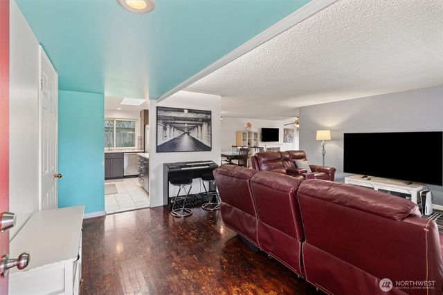 25918 14th Avenue S, Des Moines, WA 98198