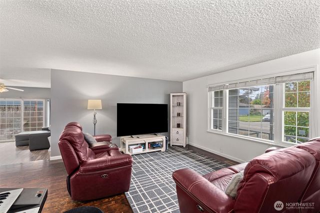 25918 14th Avenue S, Des Moines, WA 98198