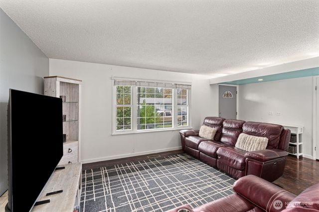 25918 14th Avenue S, Des Moines, WA 98198