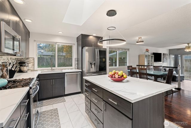 25918 14th Avenue S, Des Moines, WA 98198