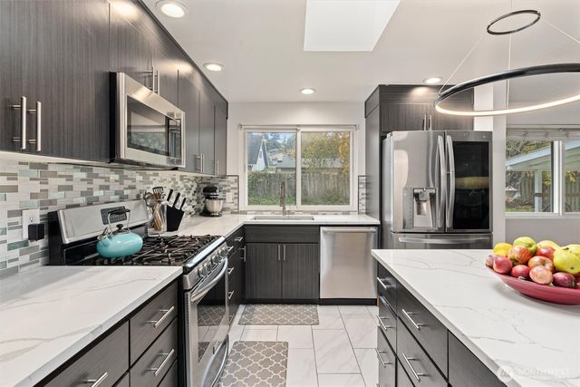 25918 14th Avenue S, Des Moines, WA 98198