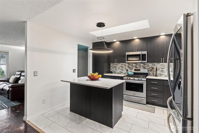 25918 14th Avenue S, Des Moines, WA 98198