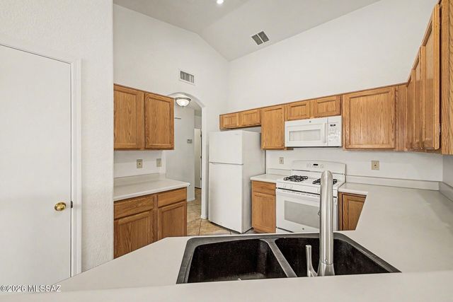 10052 E Paseo San Rosendo, Tucson, AZ 85747