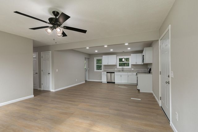 803 Lone Oak Circle, Nixa, MO 65714