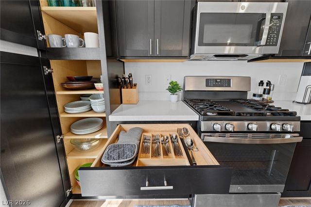 237 Callen Falls Avenue 2011, Henderson, NV 89011