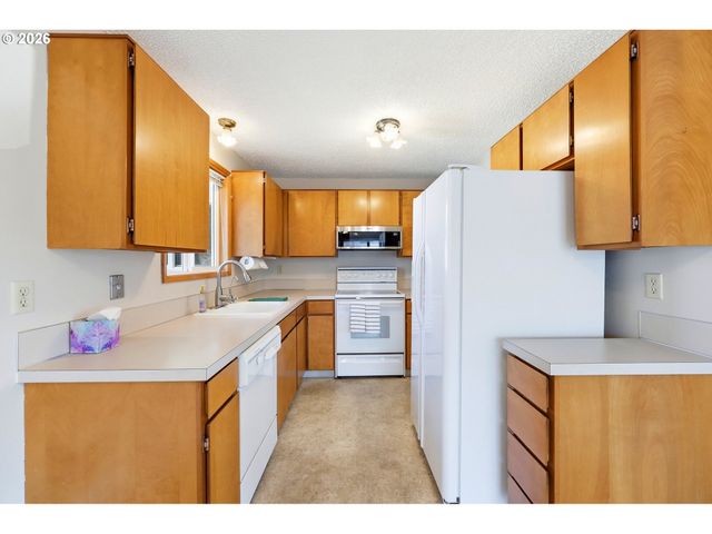 745 Ne FLEMING Ave C22, Gresham, OR 97030