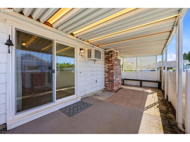 745 Ne FLEMING Ave C22, Gresham, OR 97030
