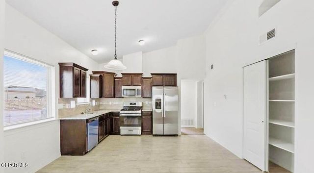 14364 Bill Lazor Parkway, Horizon City, TX 79928