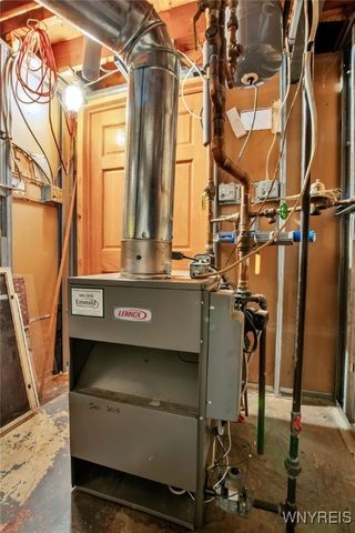 94 Grand Prix Drive, Cheektowaga, NY 14227