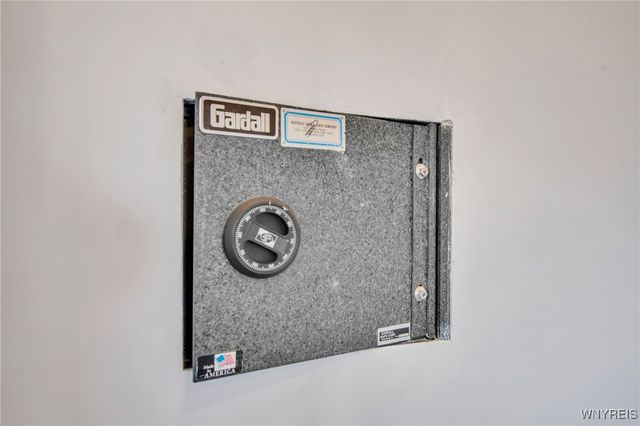 94 Grand Prix Drive, Cheektowaga, NY 14227