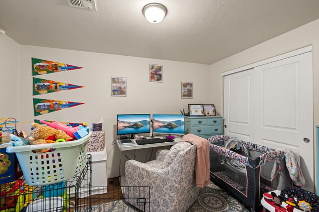 545 N Heights Drive, Eagle Point, OR 97524