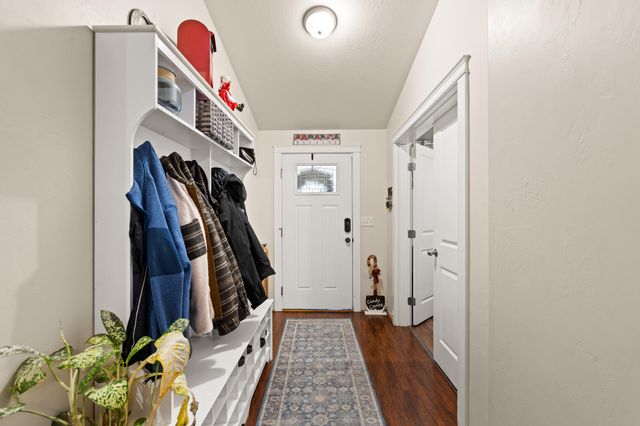 545 N Heights Drive, Eagle Point, OR 97524