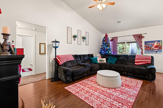 545 N Heights Drive, Eagle Point, OR 97524