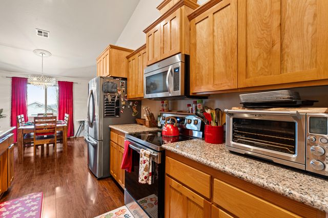 545 N Heights Drive, Eagle Point, OR 97524