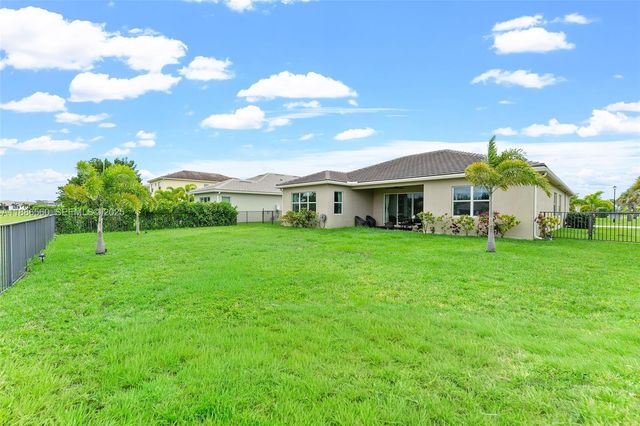 15901 Meadowlark Court, Loxahatchee, FL 33470