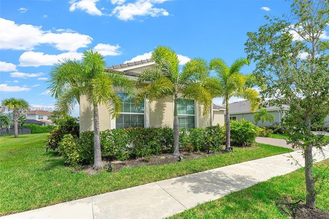 15901 Meadowlark Court, Loxahatchee, FL 33470