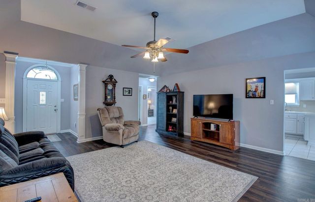 21 West Point Drive, Maumelle, AR 72113
