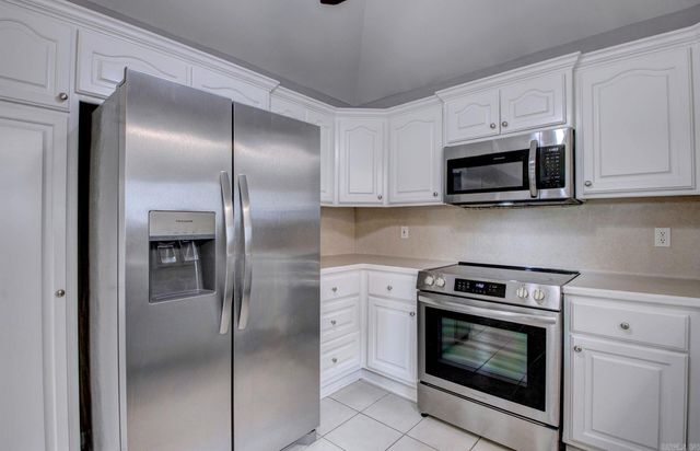 21 West Point Drive, Maumelle, AR 72113