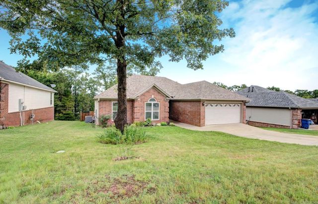 21 West Point Drive, Maumelle, AR 72113