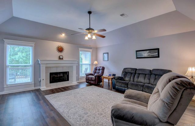 21 West Point Drive, Maumelle, AR 72113