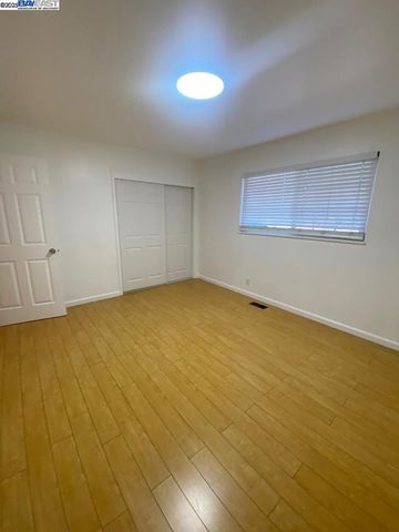 3859 High St, Oakland, CA 94619