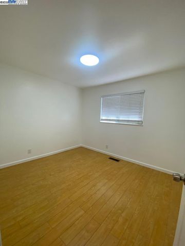 3859 High St, Oakland, CA 94619