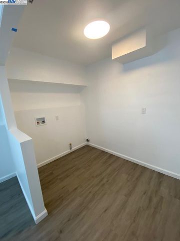 3859 High St, Oakland, CA 94619