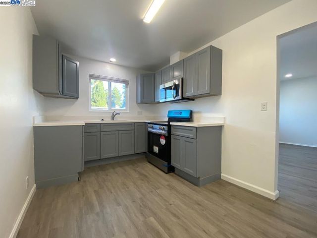 3859 High St, Oakland, CA 94619